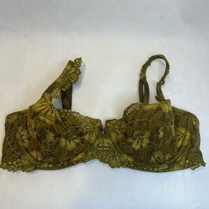 Vintage Victoria’s Secret green lace demi bra